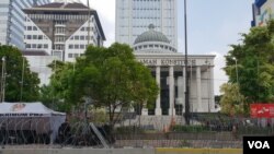 Kantor Mahkamah Konstitusi di Jakarta. (VOA/Fathiyah)