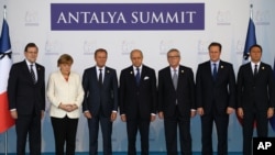 Les leaders de l'UE observent une minute de silence, Sommet du G-20, Turquie, 16 novembre 2015.