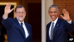 លោក​ប្រធានាធិបតី​ បារ៉ាក់​ អូបាម៉ា និង​លោក​ Mariano Rajoy នាយករដ្ឋ​មន្ត្រី​ស្តី​ទី​របស់​ប្រទេស​អេស្បាញ​ជួប​គ្នា​នៅ​វិមាន​ Moncloa ក្នុង​ទីក្រុង​ម៉ាឌ្រីដ កាល​ពី​ថ្ងៃទី​១០ ខែ​កក្កដា។