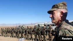 Le commandant des forces américaines et de l'Otan en Afghanistan, le général John Nicholson, parle à ses troupes à Logar, 30 novembre 2017.