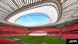 کرونا وائرس کے خدشے کے پیش نظر سپین کے شہر بلباؤ میں فٹ بال مقابلوں کا اسٹیڈیم خالی پڑا ہے۔