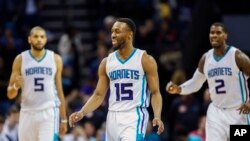 Kemba Walker(N.15) et ses coequipiers des Charlotte Hornets