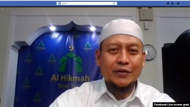 Ceramah Ramadan yang disiarkan langsung melalui Facebook Live (foto: ilustrasi).