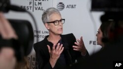 Co-executive producer Jamie Lee Curtis attends a screening of "Hondros" at Cinépolis Chelsea, during the 2017 Tribeca Film Festival, April 21, 2017, in New York.