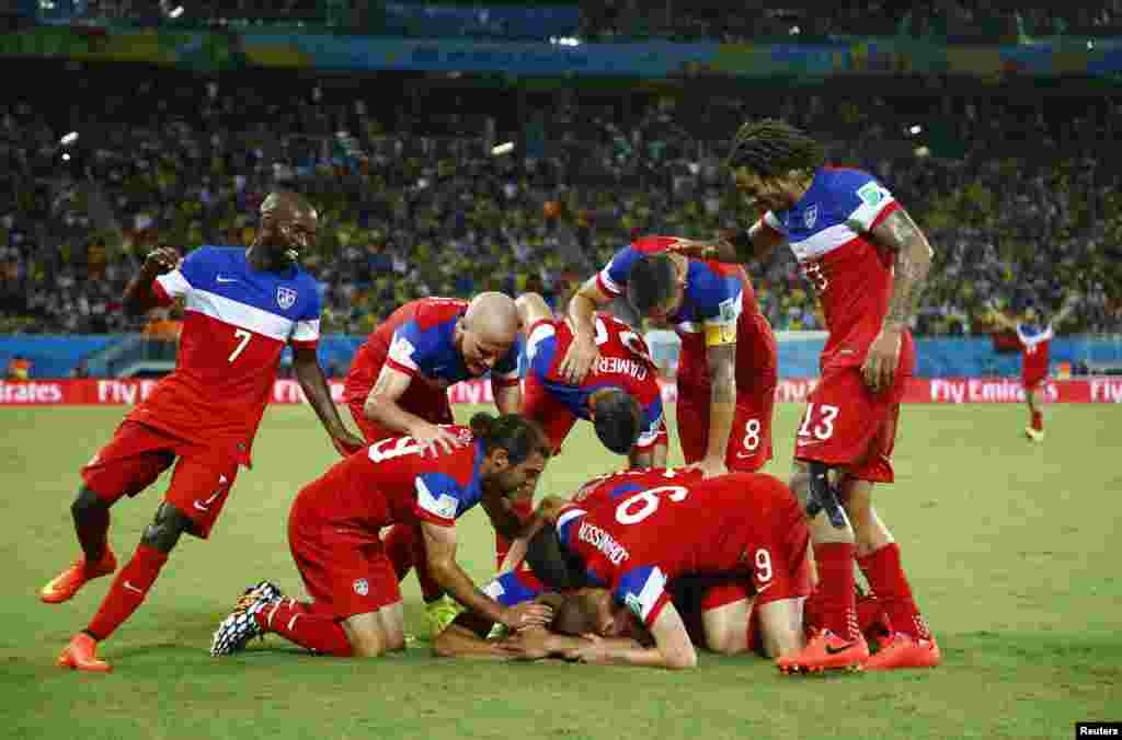 Team U.S.A celebrate during their 2014 World Cup Group G soccer match against Ghana at the Dunas arena in Natal, June 16, 2014.