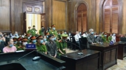 Các thành viên nhóm Hiến pháp tại phiên tòa sơ thẩm ở Tp. HCM ngày 31/7/2020. Photo CAND.