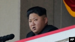 김정은 북한 국방위원회 제1위원장이 지난 10월 평양에서 열린 노동당 창건 70주년 열병식에서 연설하고 있다.