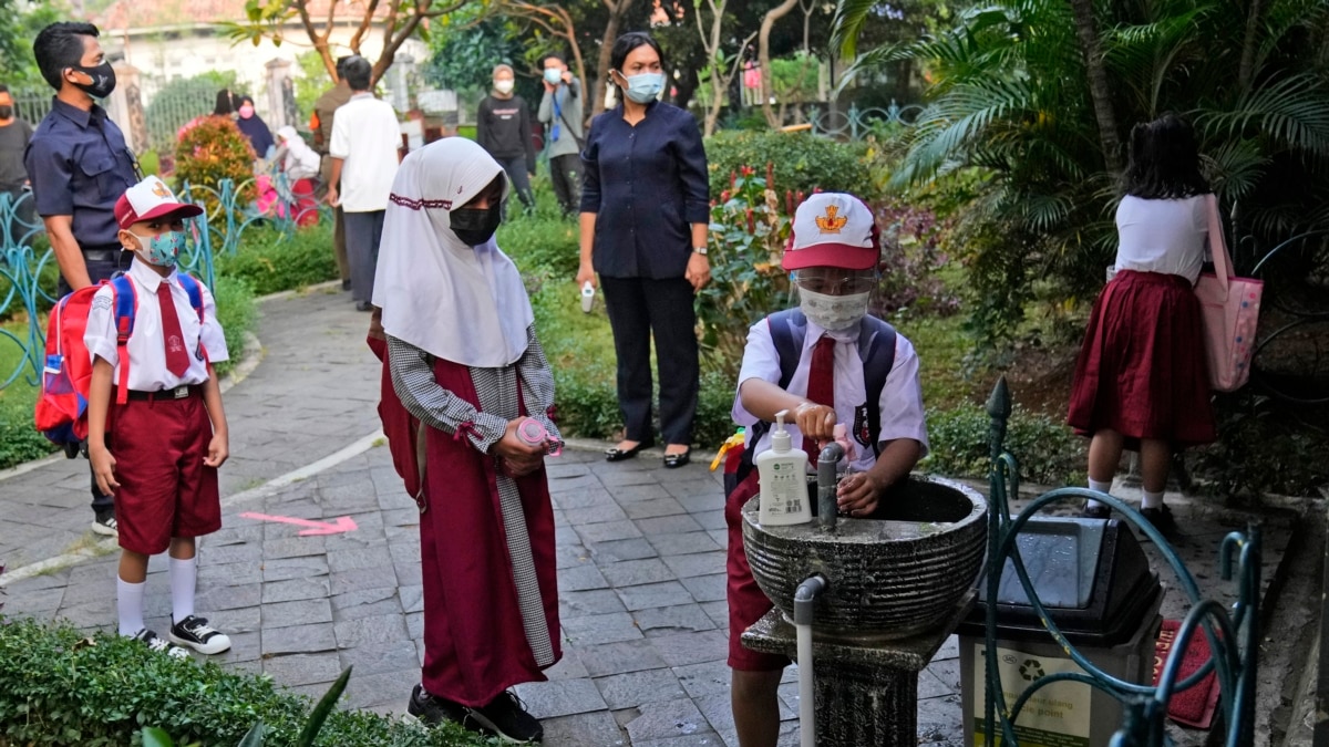 UNESCO: Hampir 120 Juta Siswa Masih Tinggal di Rumah akibat COVID - Vimarsana News