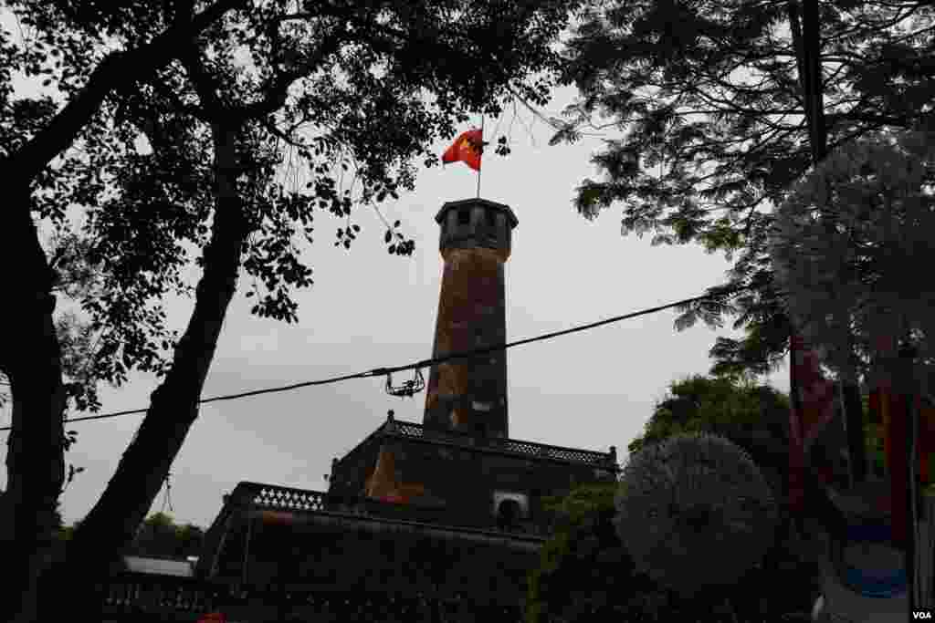 شهر هانوی در آستانه دیدار رهبران آمریکا و کره شمالی - این بنای حدود چهل متری &laquo;عمارت پرچم&raquo; نامیده می شود که از ۱۸۱۲ قدمت دارد.