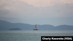 Vue du lac Kivu, 27 avril 2016 (VOA/Charly Kasereka)