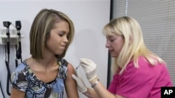 18 godišnja Loren Fant u saveznoj državi Džordžiji prima vakcinu protiv ljudskog papiloma virusa 