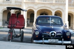 Old cars and rustic transportation methods are the norm around Cuba. These two were parked in front of the Museo de la Revolucion (Museum of the Revolution) in Havana, Aug. 13, 2015. (Celia Mendoza/VOA)