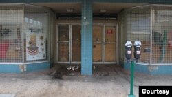 The border closure has left more than half the buildings in downtown boarded up. Many are abandoned. (Dylan Baddour/VOA)
