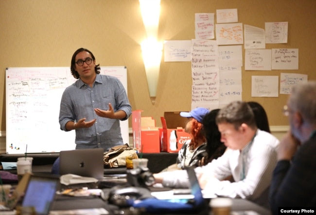 High Country News associate editor and 2018 Harvard University Nieman fellow Tristan Ahtone (Kiowa) conducting workshop for 2018 Native American Journalists Association conference participants. Photo by Frank Robertson, NAJA co-director.