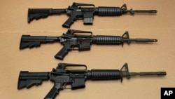 Ba loại súng trường tấn công AR-15.