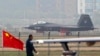 中国空军的新型隐形战机在珠海第十届国际空展上亮相 (2014年11月11日)