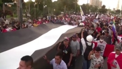 Las protestas no se detienen en Perú pese a llamados del gobierno