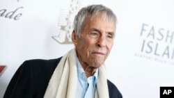 ARCHIVO- Burt Bacharach asiste a la gala del Festival de Cine de Newport Beach 2016 en Newport Beach, California el 23 de abril de 2016.