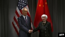 Bộ trưởng Tài chính Hoa Kỳ Janet Yellen (phải) và Phó Thủ tướng Trung Quốc Lưu Hạc vừa gặp nhau tại Zurich, Thụy Sĩ, hôm 18/1. 