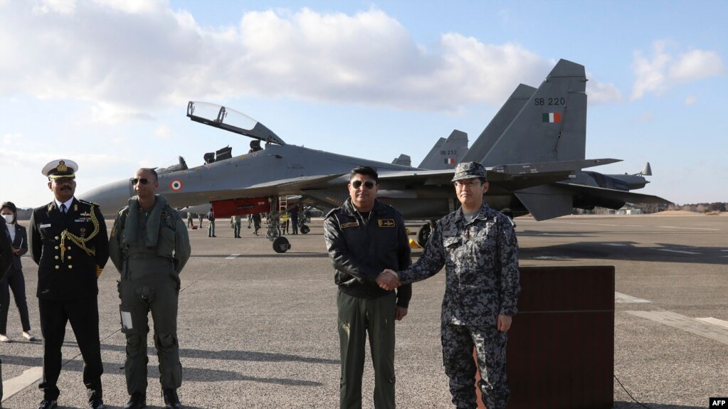 印度空军战斗机在日本 Hirakuri 空军基地受到欢迎（2023年1月10日）。(photo:VOA)
