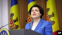 摩尔多瓦总理纳塔利娅·加夫里塔于2023年2月10日在摩尔多瓦基希讷乌举行的新闻发布会上宣布辞职。（美联社照片）