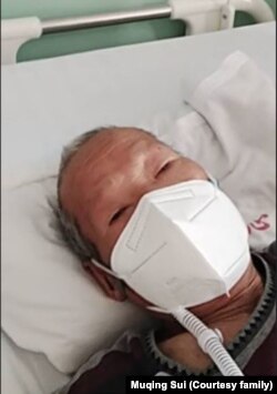 The last photo of Muqing Sui's father Shuyan Sui, lying in hospital bed on Dec 24, 2022.