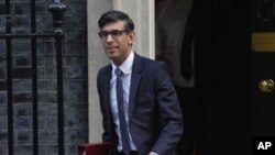 Britain's Prime Minister Rishi Sunak leaves 10 Downing Street heading to the House of Commons for his weekly Prime Minister's Questions in London, Feb. 1, 2023.