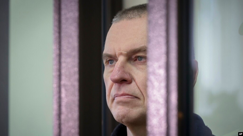 波兰记者波乔布特在白俄罗斯一家法庭受审。（2023年1月16日）(photo:VOA)