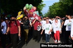 Nahdlatul Ulama (NU), Minggu (22/1), menggelar kegiatan jalan sehat yang merupakan bagian dari rangkaian acara menuju satu abad NU di Solo. (Foto: Courtesy/Setpres)