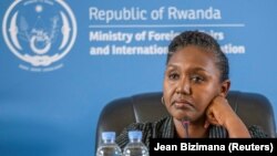 La porte-parole du gouvernement rwandais, Yolande Makolo, lors d'une conférence de presse à Kigali, Rwanda, le 14 juin 2022.