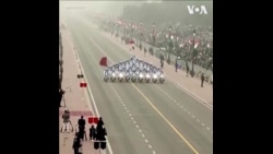 印度迎来共和国日 摩托车队带来特技表演