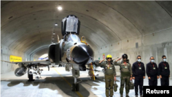 یک جت جنگنده در پایگاه زیرزمینی نیروی هوایی «عقاب ۴۴» در مکانی نامعلوم در ایران - عکس از رویترز