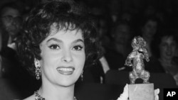 Atriz Gina Lollobrigida, 8 julho, 1958.