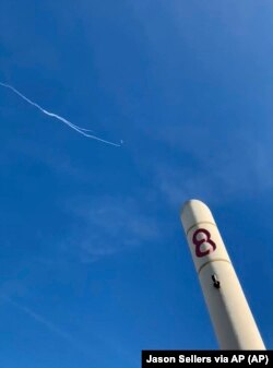Pesawat tempur Angkatan Udara AS menembak jatuh balon mata-mata yang diduga China di lepas pantai Carolina pada Sabtu, 4 Februari 2023. (Foto: via AP)