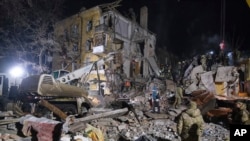 Một chung cư ở Kramatorsk bị trúng tên lửa, ngày 2/2/2023.
