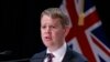 Chris Hipkins berbicara kepada awak media dalam konferensi pers di Wellington, Selandia Baru, pada 28 Oktober 2021. (Foto: Robert Kitchin/Pool Photo via AP, File)