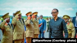 Perezida Paul Kagame w'u Rwanda agera I Bujumbura