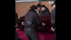 乌克兰民众悼念在俄罗斯导弹袭击中遇难的拳击教练