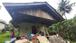 Rumah yang hancur akibat gempa di Jayapura, Provinsi Papua, Kamis, 9 Februari 2023. (BNPB melalui AP)