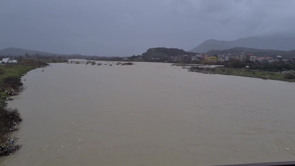 Shqipëri, paralajmërohet përkeqësimi i situatës për shkak të reshjeve
