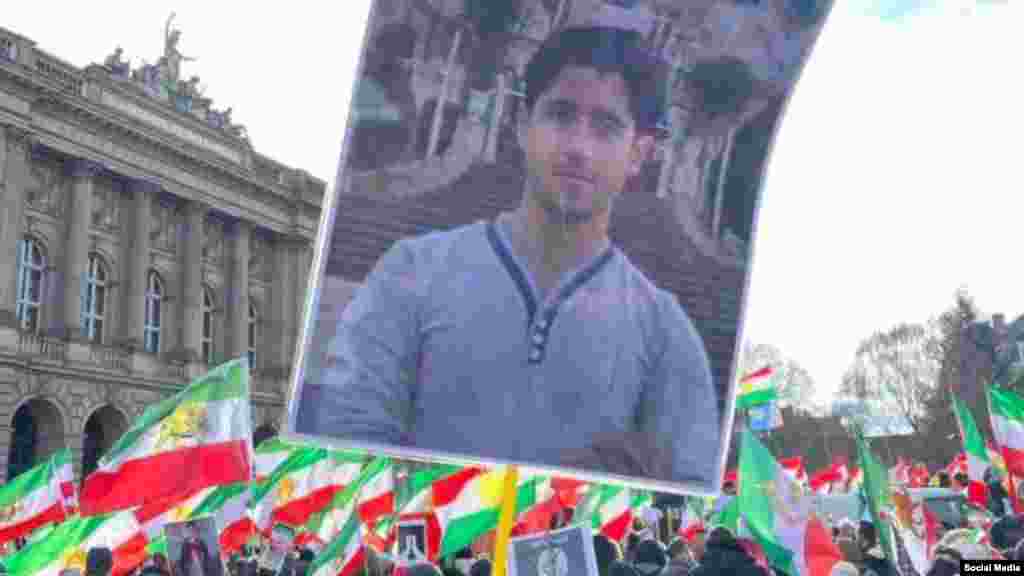 تجمع ایرانیان مقابل پارلمان اروپا در استراسبورگ فرانسه با درخواست تعیین سپاه پاسداران به عنوان سازمان تروریستی؛ دوشنبه ۲۶ دی ۱۴۰۱