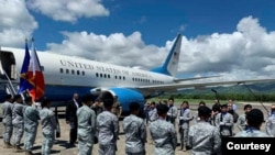 美国国防部长奥斯汀2023年2月1日到菲律宾南部访问了轮派到当地的美军官兵。（菲律宾军方照片）

