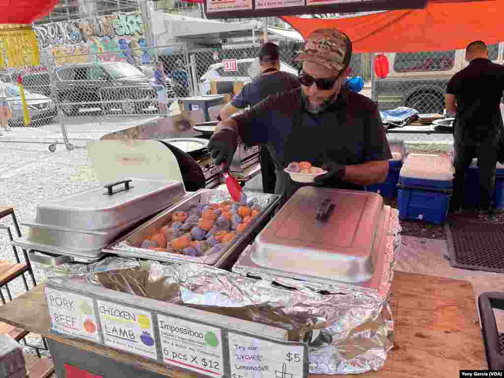 Los tradicionales panes bao rellenos de cerdo, cordero, pollo y res están entre lo más vendido en el festival de comida al aire libre Smorgasburg, en Miami, dedicado este sábado 21 de enero de 2023 a celebrar el Año Nuevo Lunar