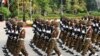 Anggota pasukan militer Myanmar tampil dalam parade memperingati ulang tahun ke-77 Pasukan Bersenjata Myanmar dalam sebuah acara di Naypyitaw, Myanmar, pada 27 Maret 2022. (Foto: AP/Aung Shine Oo)