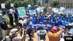 Democratic Alliance protesters at a rally in Johannesburg, South Africa on Jan. 25, 2023. (Kate Bartlett/VOA)