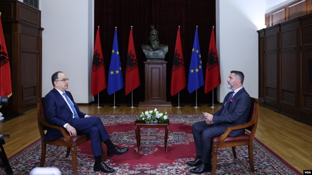 Presidenti Bajram Begaj gjatë intervistës me Zërin e Amerikës