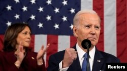 Prezidan Joe Biden pandan diskou sou Eta Inyon an devan yon sesyon konjwen Kongre Etazini nan Washington, 7 Fevriye 2022. 