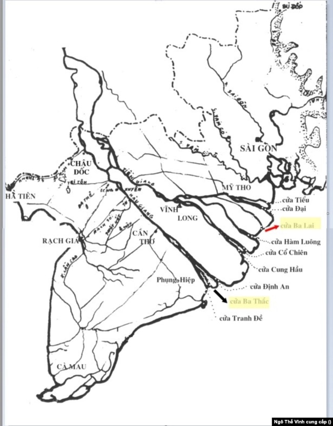 Cửu Long / Chín Cửa Hai Dòng; Sông Tiền 6 cửa: (1) cửa Tiểu, (2) cửa Đại, (3) cửa Ba Lai, (4) cửa Hàm Luông, (5) cửa Cổ Chiên, (6) cửa Cung Hầu. Sông Hậu 3 cửa: (7) cửa Định An, (8) cửa Ba Thắc (9) cửa Tranh Đề. Cửa Ba Thắc rất nhỏ đã bị thiên nhiên bồi lấp từ lâu; nay thêm cửa sông Ba Lai thì bị nhà nước CSVN xây đập chặn lấp 2002, khiến nay chỉ còn Thất Long / Bảy Cửa Hai Dòng. (2)