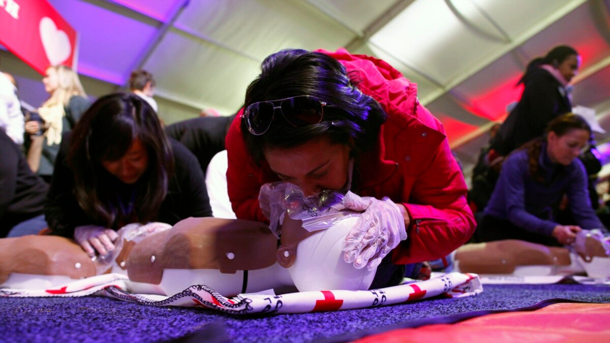 In honor of Damar Hamlin, NFL will offer free CPR training during Super  Bowl week