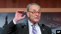 FILE - Senator Partai Demokrat Chuck Schumer dalam konferensi pers di Gedung Capitol, Washington, D.C., 2 Februari 2023.